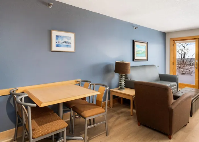East Bay Suites